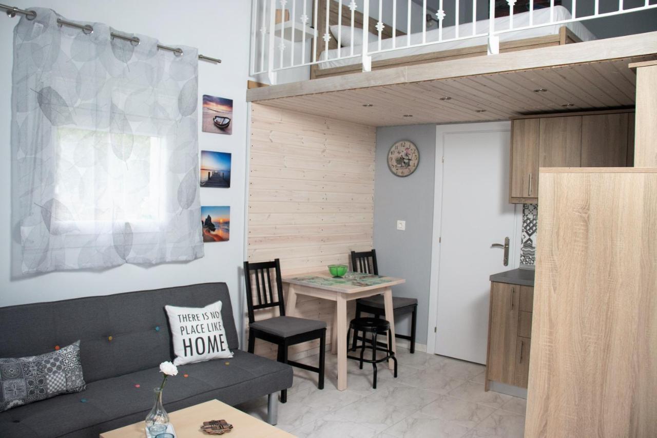 Filippou Luxury Apartments فلوغيتا المظهر الخارجي الصورة
