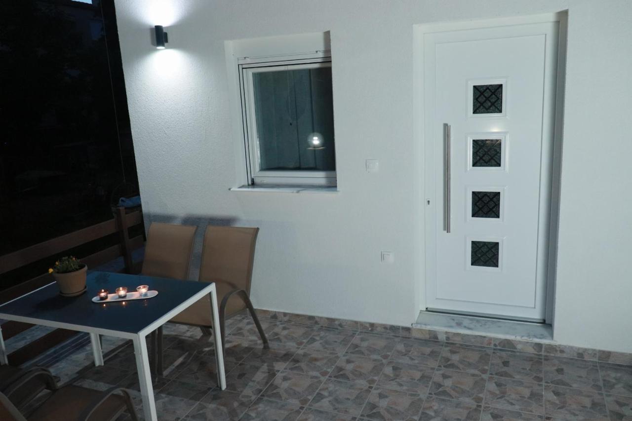 Filippou Luxury Apartments فلوغيتا المظهر الخارجي الصورة