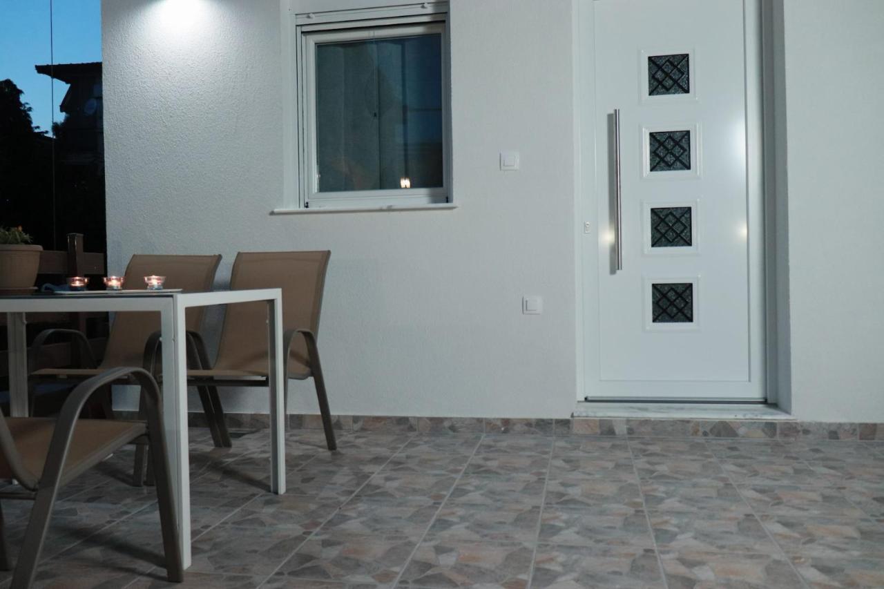 Filippou Luxury Apartments فلوغيتا المظهر الخارجي الصورة